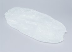 画像2: 使い捨てＰＥアームカバー 乳白色 フリーサイズ 1枚当り30.36円(税抜)【200枚入】全長約38cm　曲げ伸ばし楽々！軽くてしっかり手首から肘をカバー！ (2)