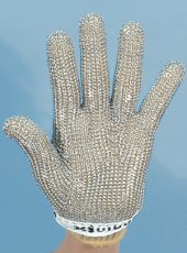 画像1: ≪ステンレスグローブ≫ステンレスメッシュ手袋5本指タイプ Sサイズ【片手1本入り/1組】（左右兼用型）ヨーロッパ製高品質！ 精肉加工・水産物の解体、工場内の機械等に刃物から手を保護！ (1)