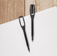 画像3: 使い捨て鉛筆 ピツエン HB 紐が付けれるクリップ付ペンシル　10000本入 ＠2.99円(税別)　黒 L型110mm　マークペンシル、えんぴつ、ゴルフ場、競輪・競馬場、オートレース、宝くじ売り場、アンケートなど様々な用途で大活躍！ (3)